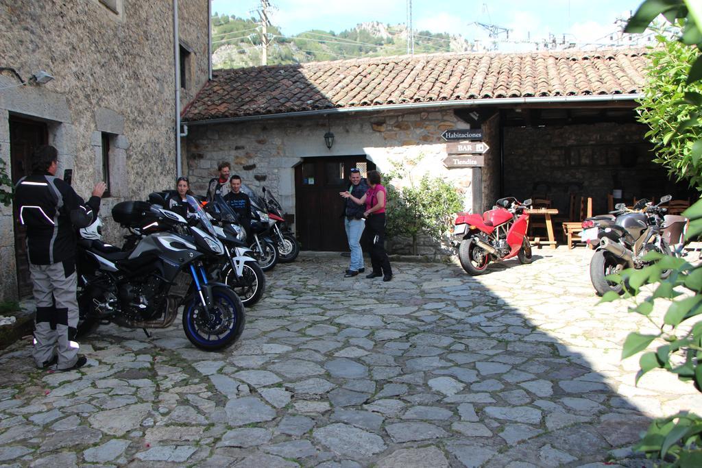 Hotel Moto-Rural "Vegalion" Las Salas Exterior photo