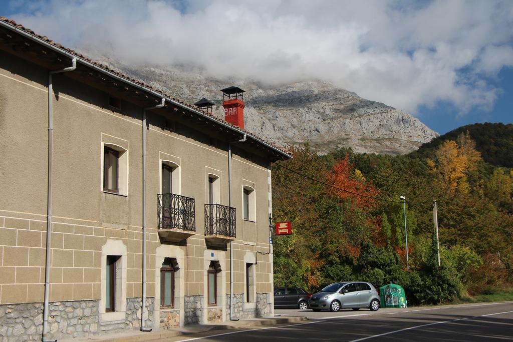 Hotel Moto-Rural "Vegalion" Las Salas Exterior photo